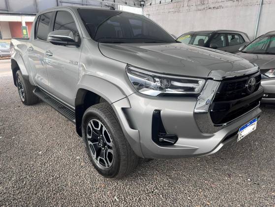 TOYOTA HILUX 2.8 D-4D TURBO DIESEL CD SRX PLUS 4X4 AUTOMÁTICO